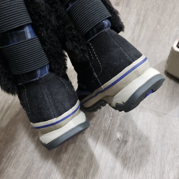 Merrell Women's Black and Blue Plaid Winter Boots - Picture 6 of 10